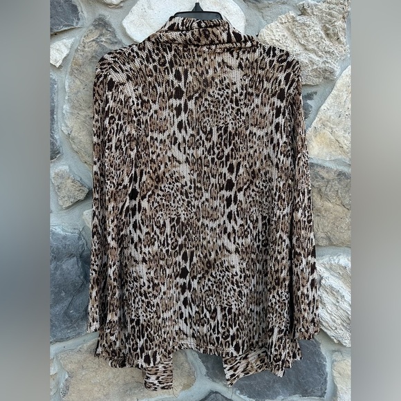 Chicos Travelers Cardigan Sz 1 (Medium) Slinky Animal Print Lightweight No Iron - Picture 3 of 6
